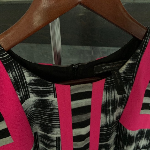 Detailed sleeveless pencil dress size 2 - Picture 4 of 6